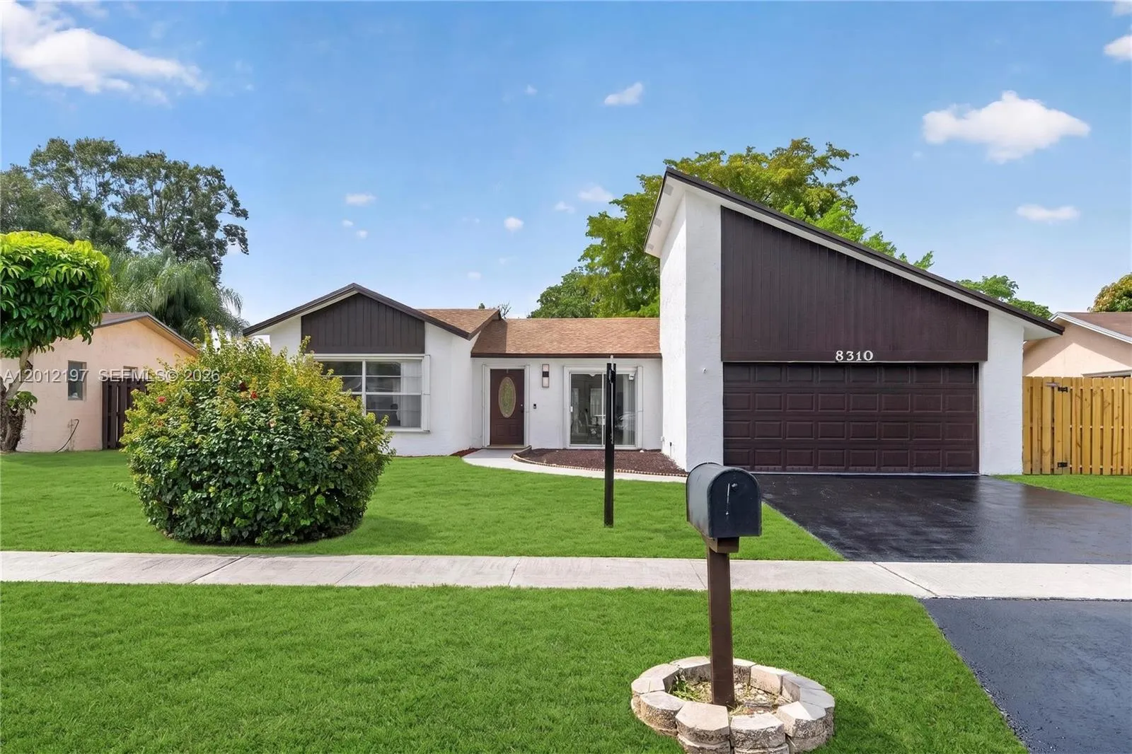 Foto de propiedad en 8310 NW 48 Street, Lauderhill, FL 33351 Lauderhill con MLS# 
