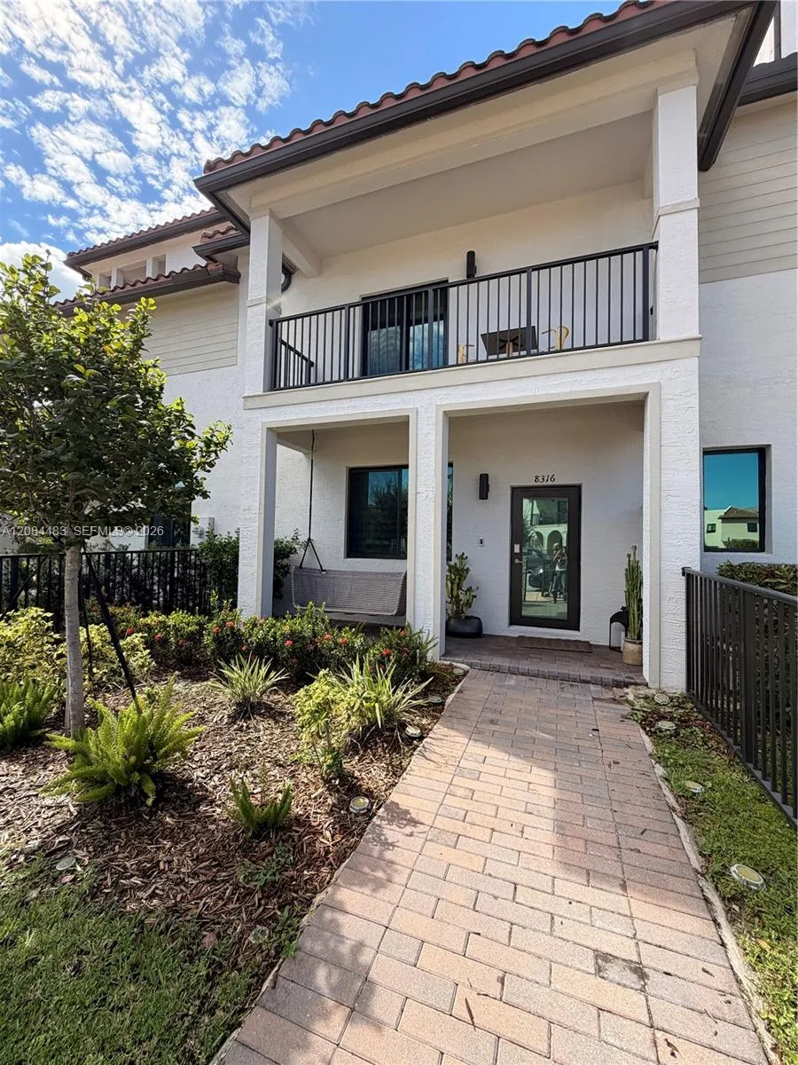 En Venta 8316 NW 43rd Street, Doral, FL 33166, Doral, FL 33166