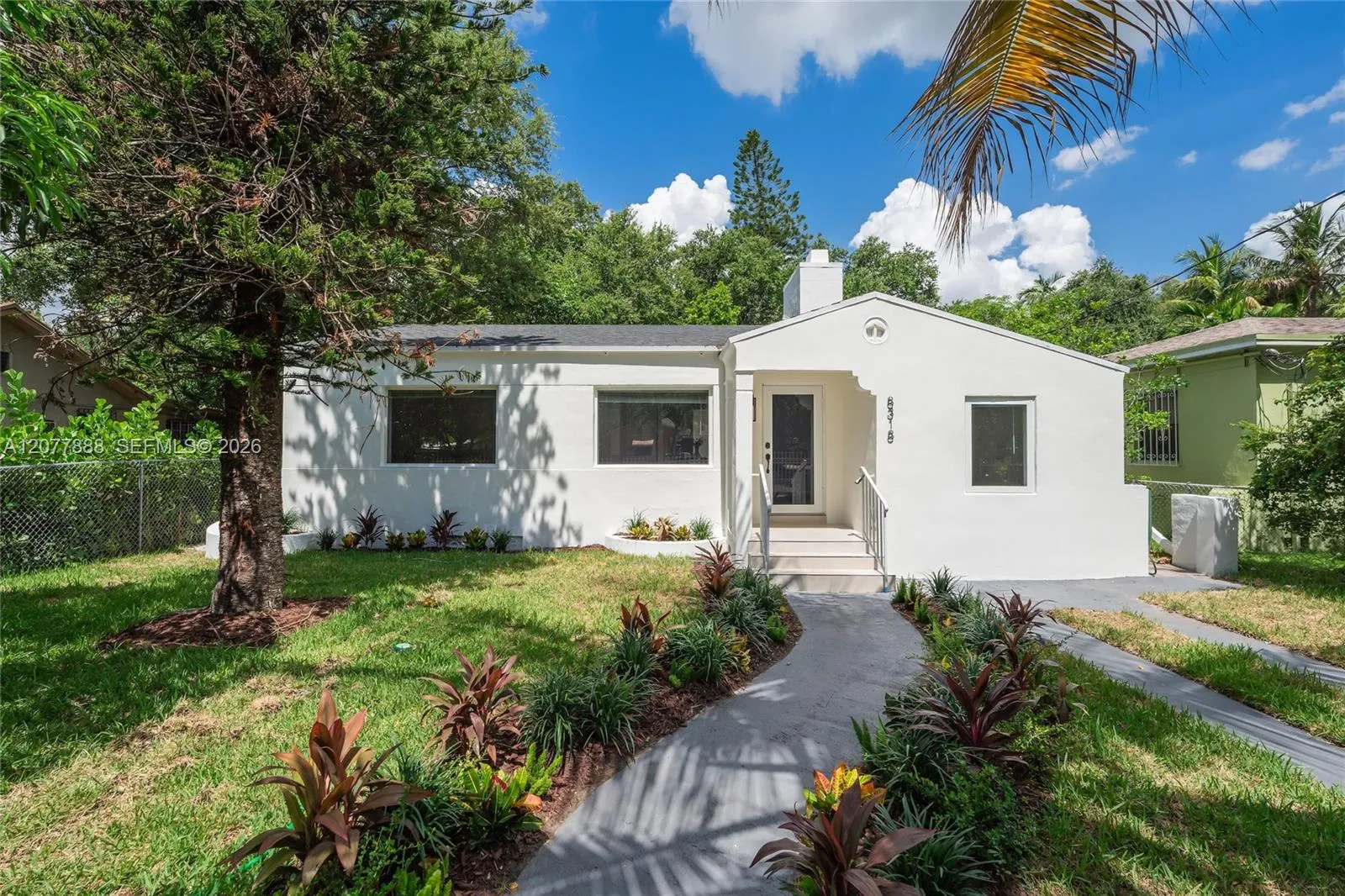 Foto de propiedad en 8318 NE 3rd Court, Miami, FL 33138 Miami con MLS# 