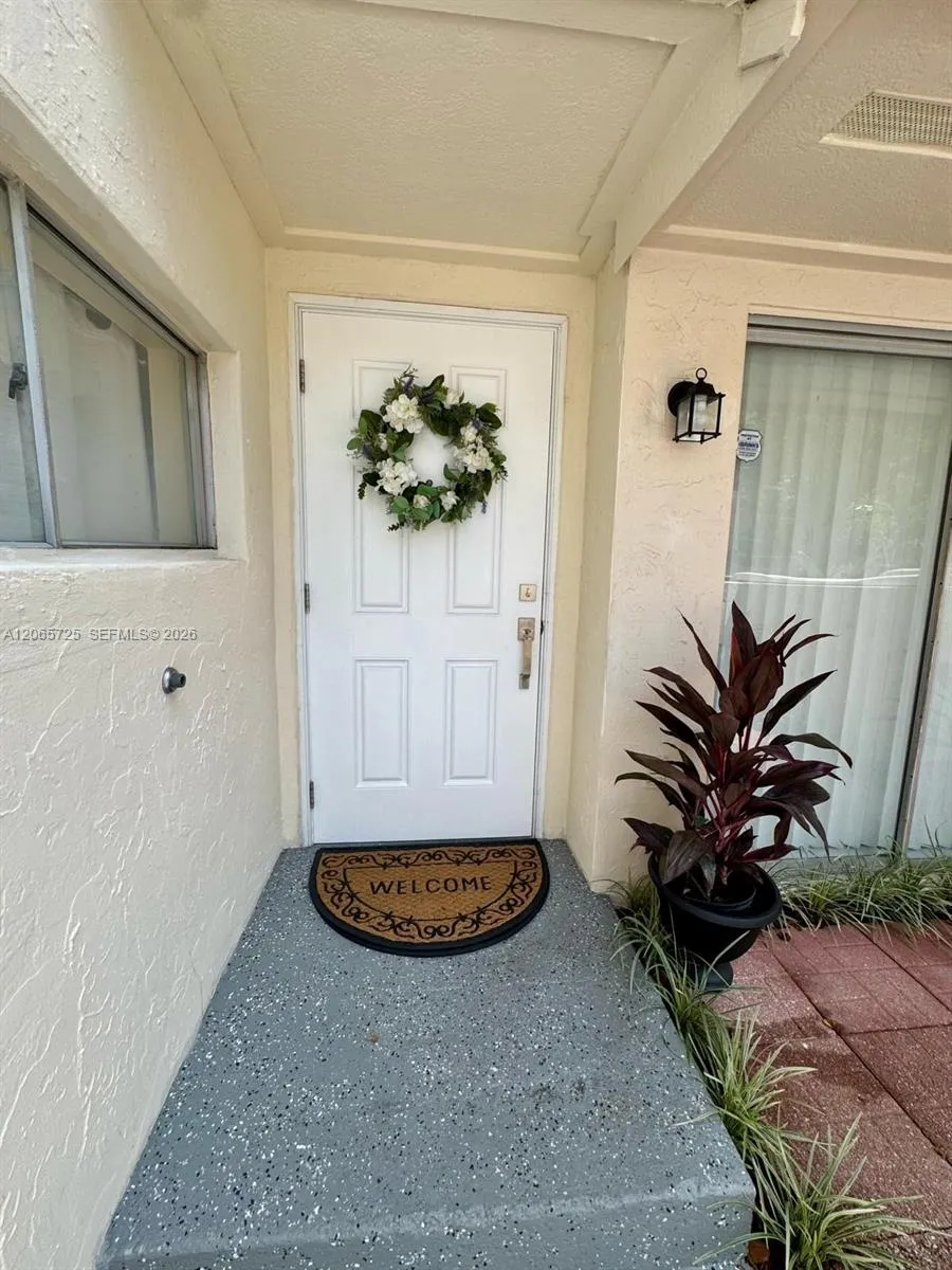 Foto de propiedad en 832 NW 81st Way 9, Plantation, FL 33324 Plantation con MLS# 