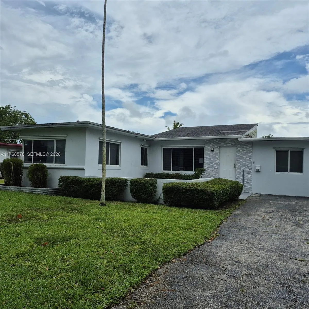 Foto de propiedad en 8320 NW 10 Avenue, Miami, FL 33150 Miami con MLS# 