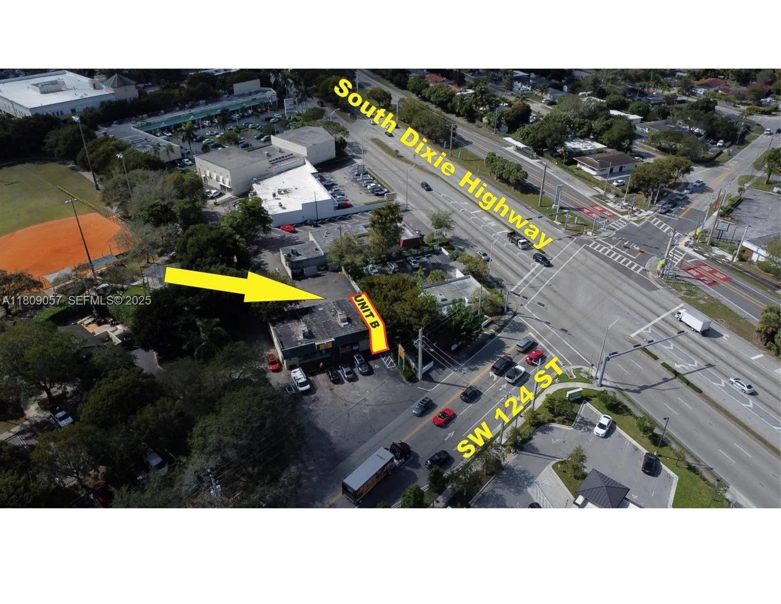 Foto de propiedad en 8320 SW 124th Street, Pinecrest, FL 33156 Pinecrest con MLS# 