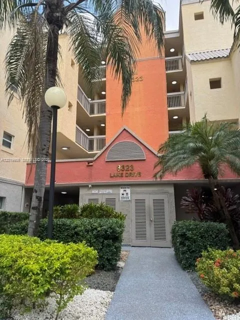 Vendido 8323 Lake Drive 506, Doral, FL 33166, Doral, FL 33166
