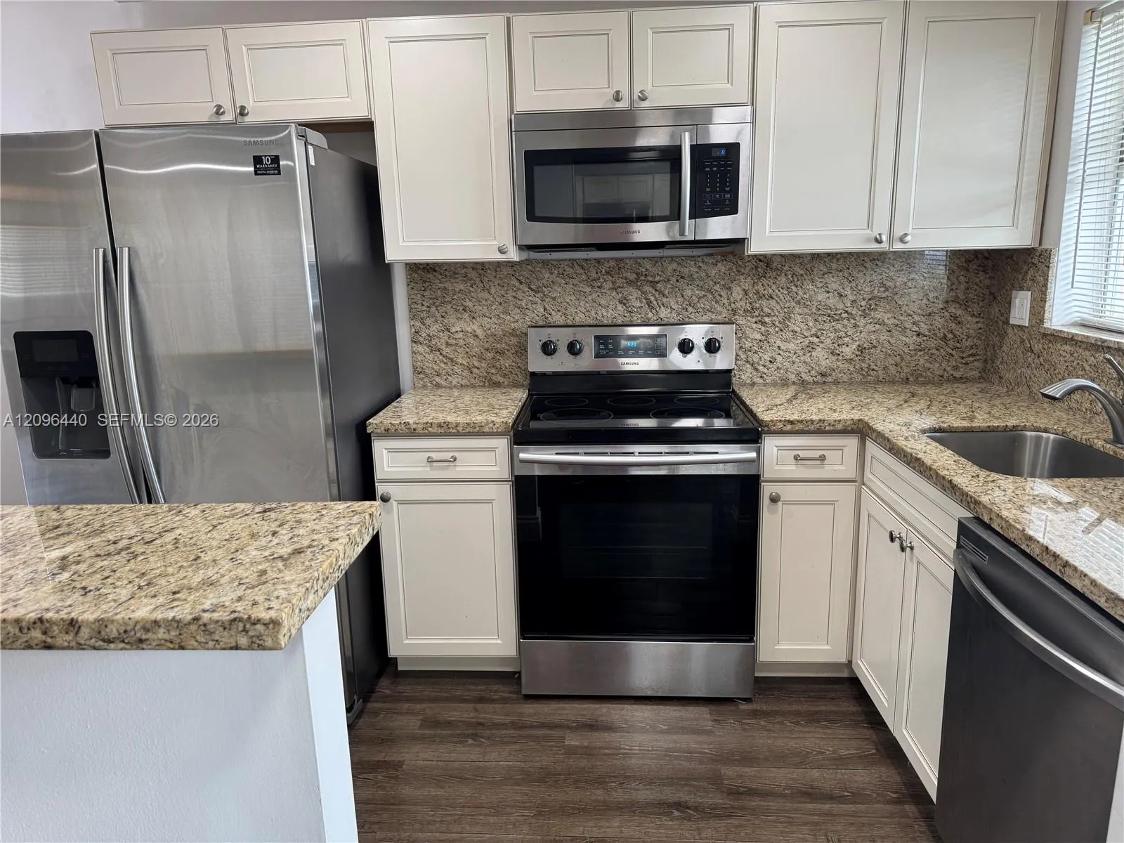 En Venta 8325 Sunrise Lakes Boulevard 103, Sunrise, FL 33322, Sunrise, FL 33322