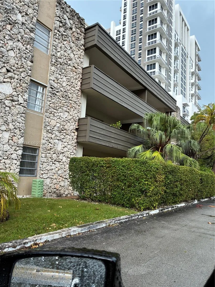 En Renta 8325 SW 72nd Avenue 305C, Miami, FL 33143, Miami, FL 33143