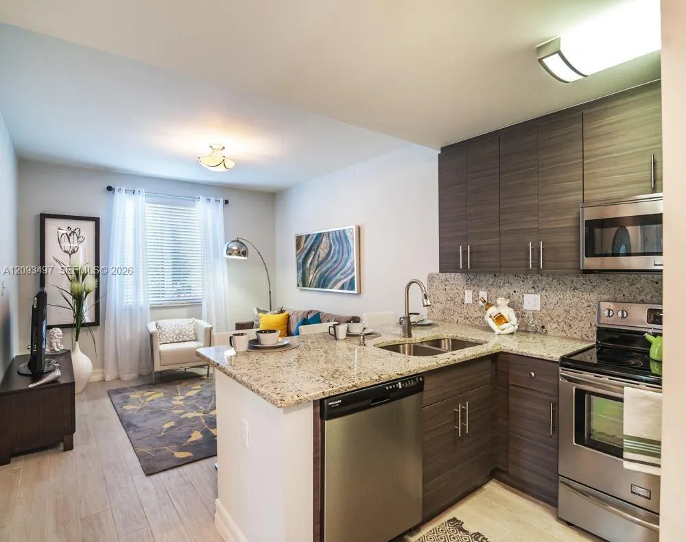 En Renta 833 SW 13th Court 103, Miami, FL 33135, Miami, FL 33135