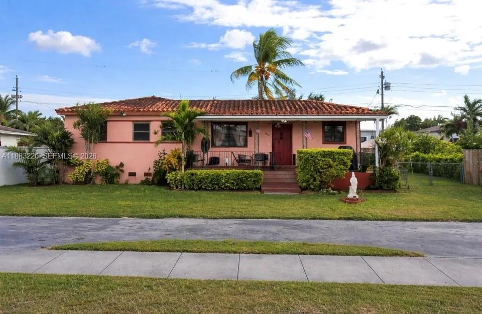 Foto de propiedad en 8330 SW 27th Terrace, Miami, FL 33155 Miami con MLS# 