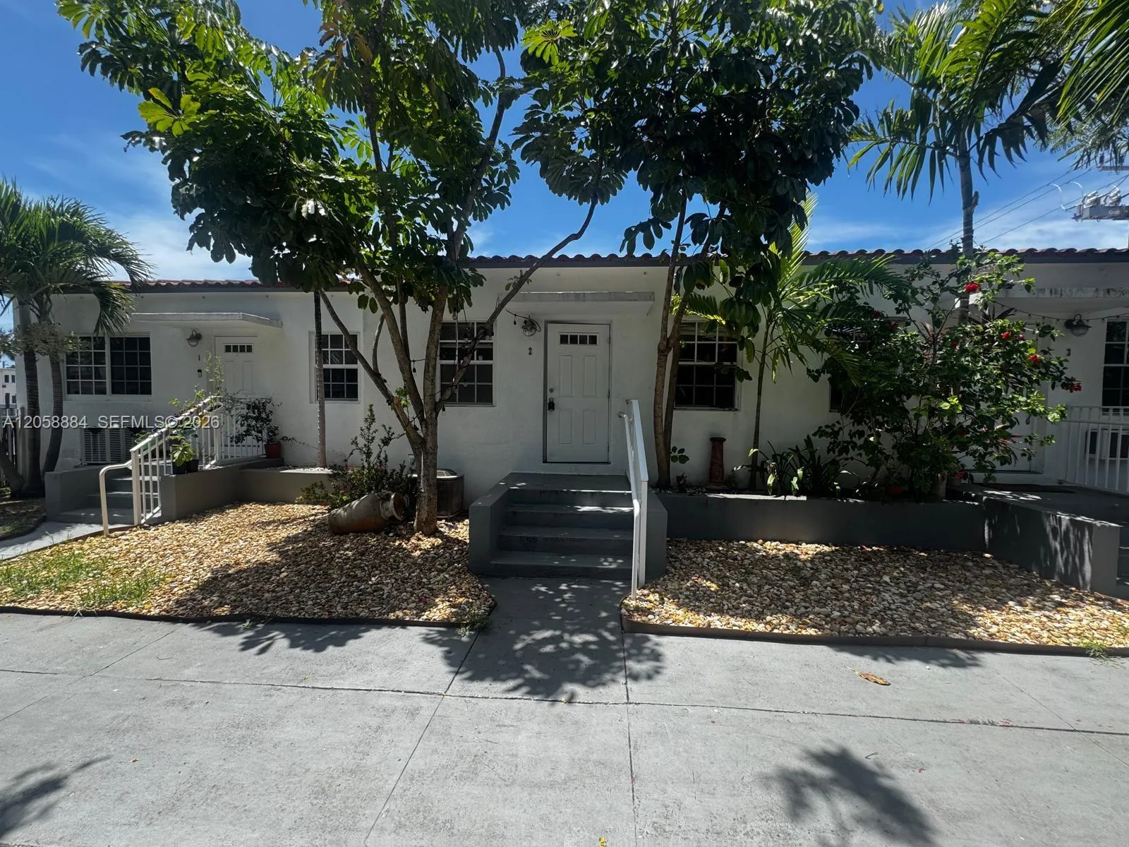 Foto de propiedad en 8335 Crespi Boulevard 2, Miami Beach, FL 33141 Miami Beach con MLS# 