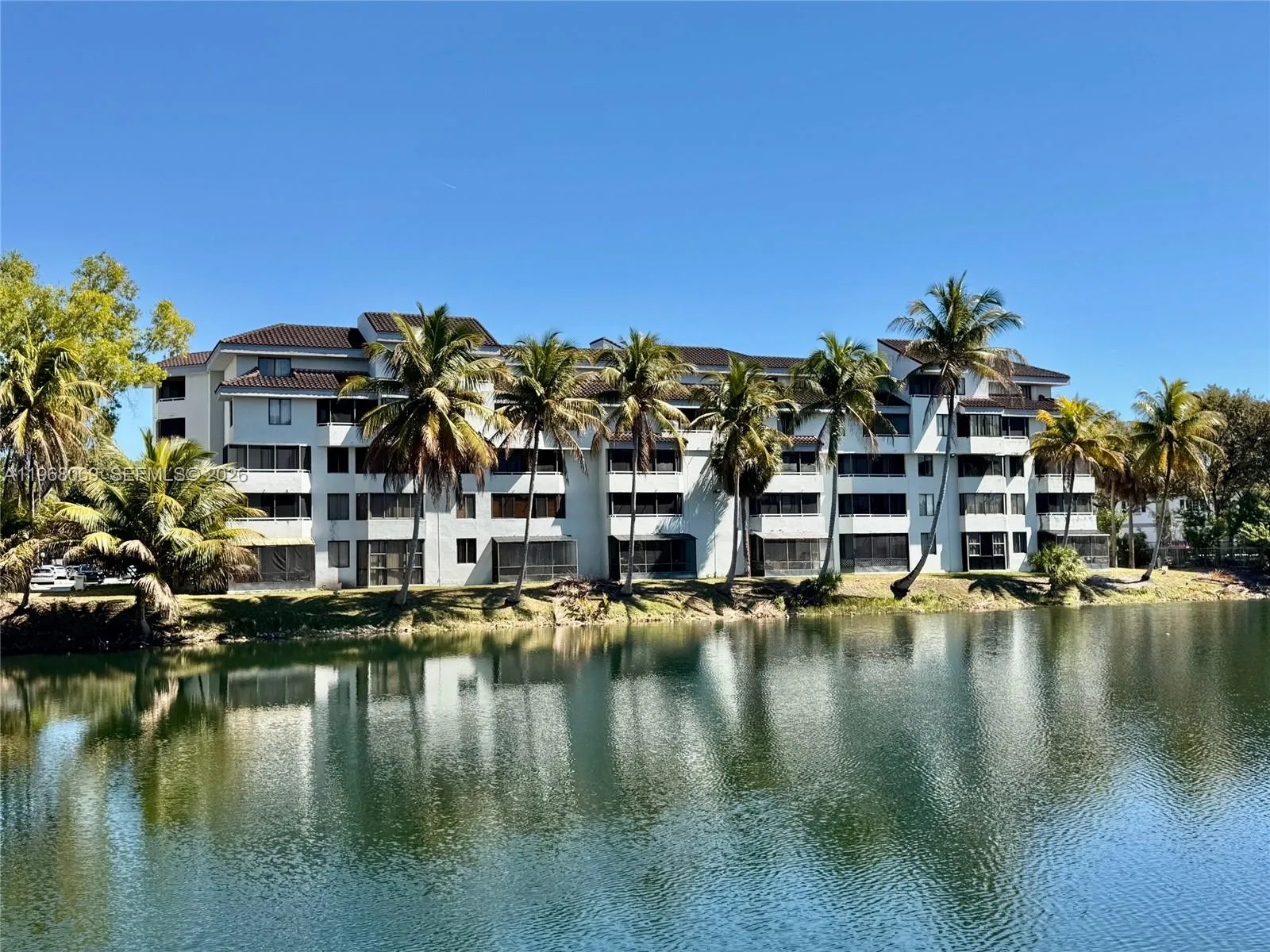 Foto de propiedad en 8335 SW 152nd Avenue B-408, Miami, FL 33193 Miami con MLS# 
