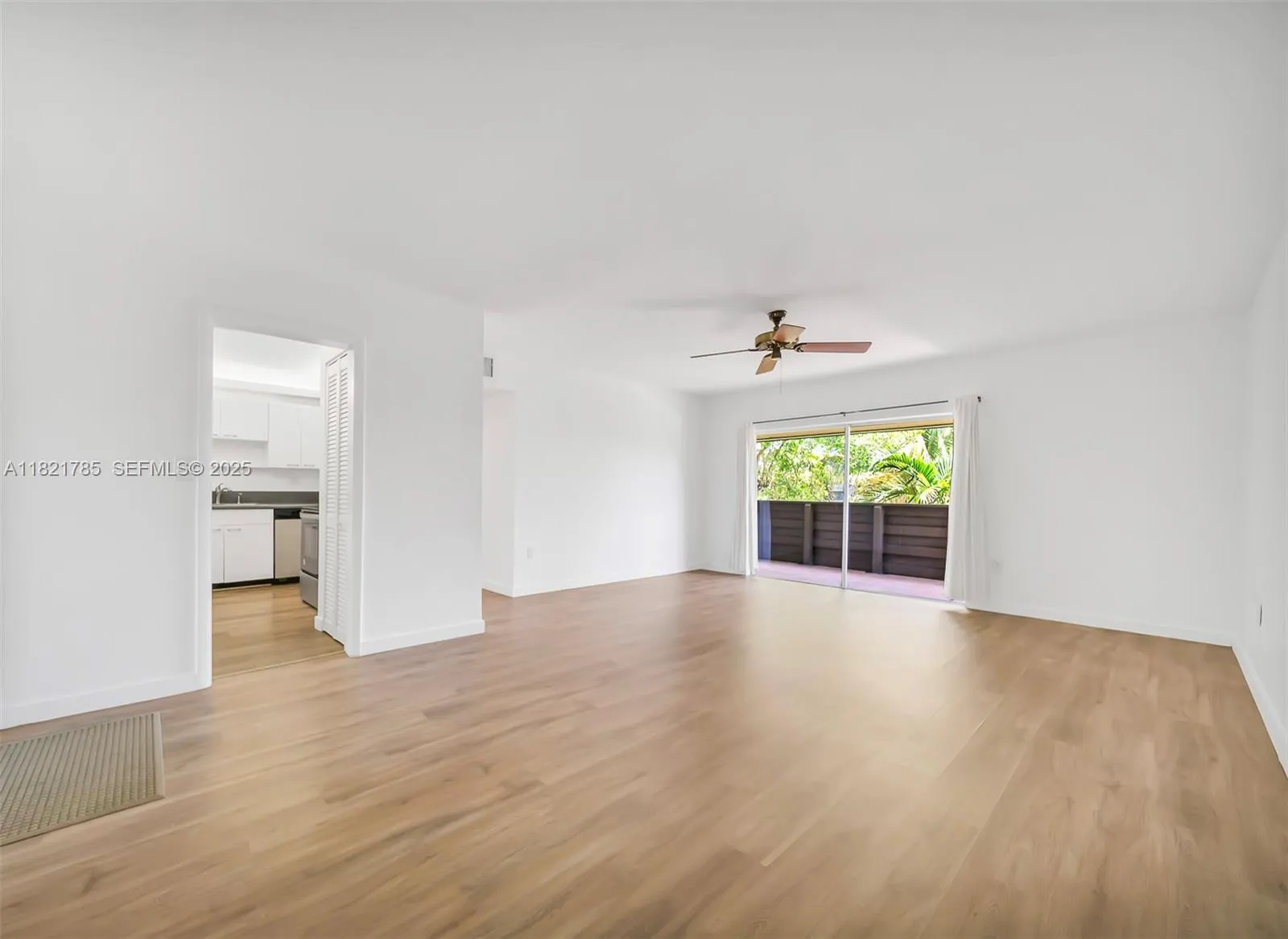 Foto de propiedad en 8335 SW 72nd Avenue 315D, Miami, FL 33143 Miami con MLS# 