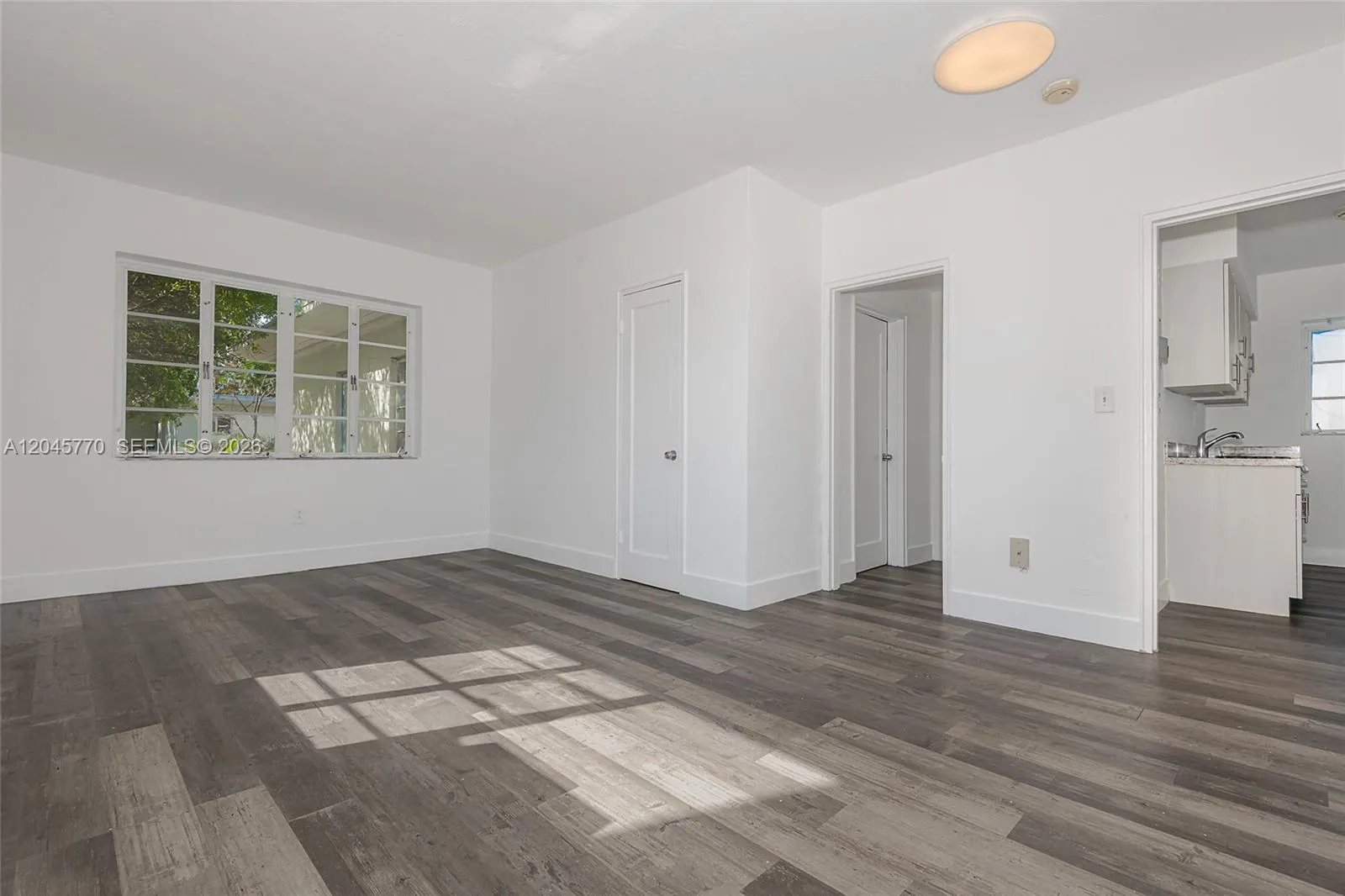 Foto de propiedad en 8340 Crespi Boulevard 20, Miami Beach, FL 33141 Miami Beach con MLS# 