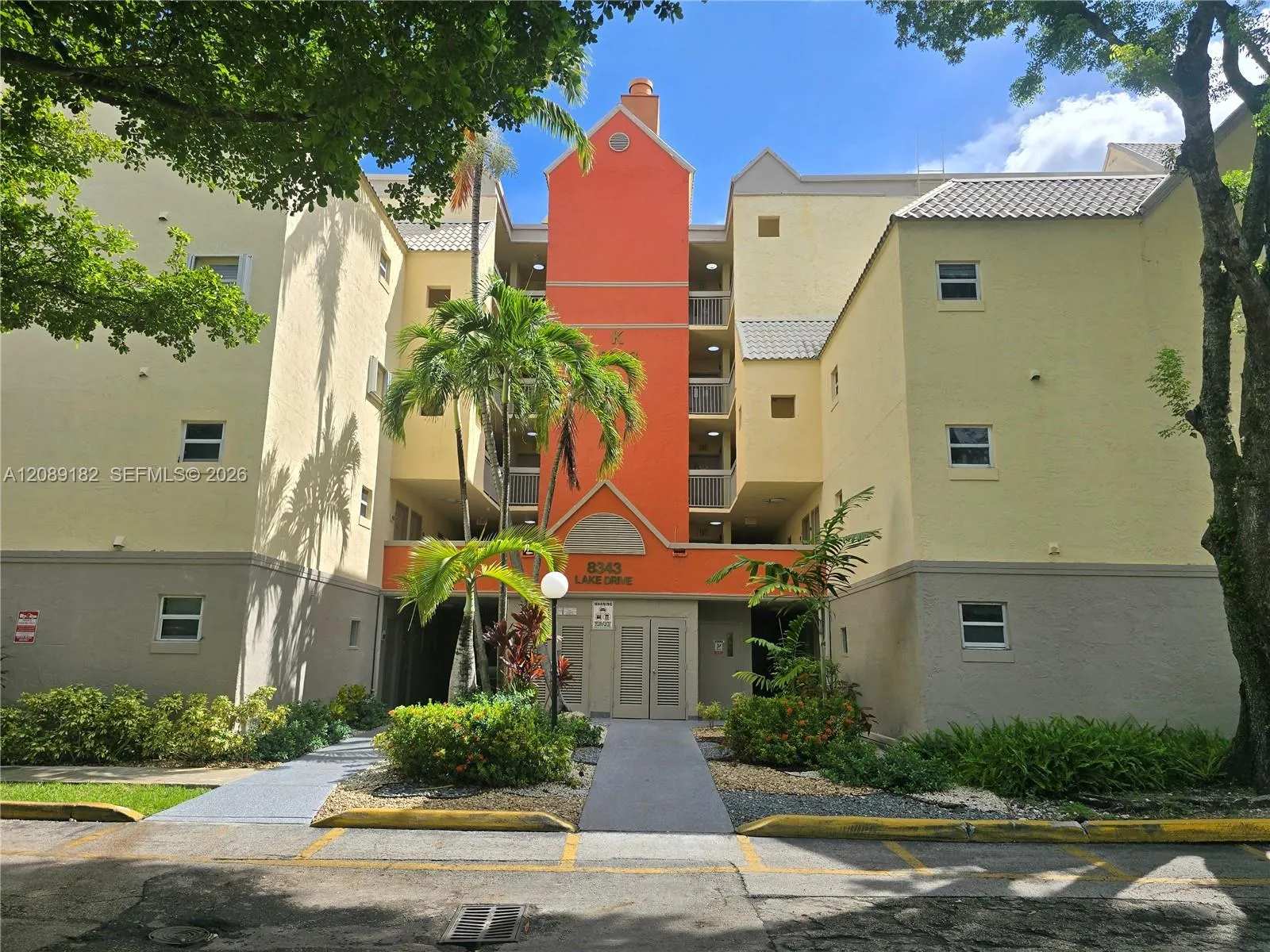 En Renta 8343 Lake Drive 107, Doral, FL 33166, Doral, FL 33166
