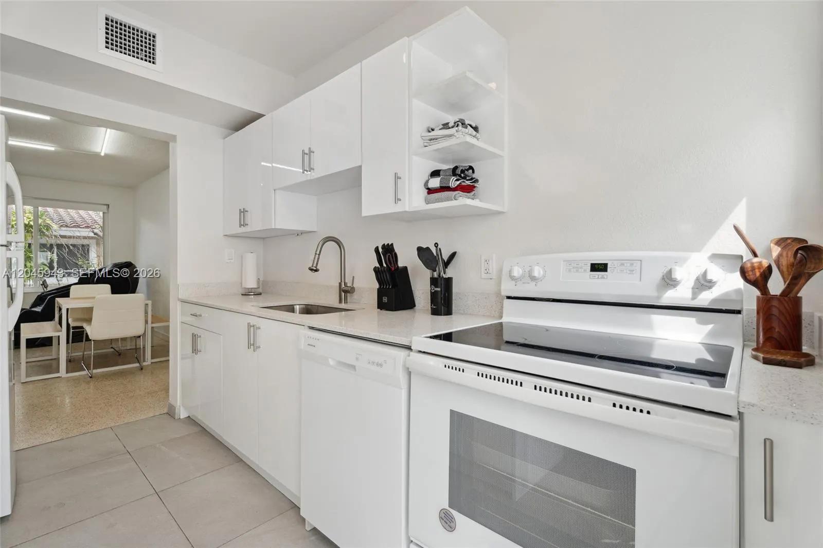 Alquilada 835 80th Street 3, Miami Beach, FL 33141, Miami Beach, FL 33141