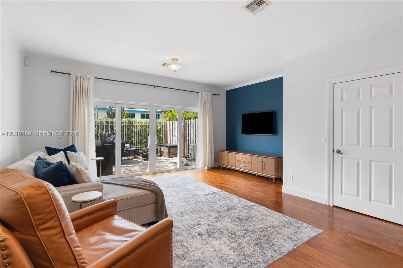 Foto de propiedad en 835 NE 19th Avenue 2, Fort Lauderdale, FL 33304 Fort Lauderdale con MLS# 