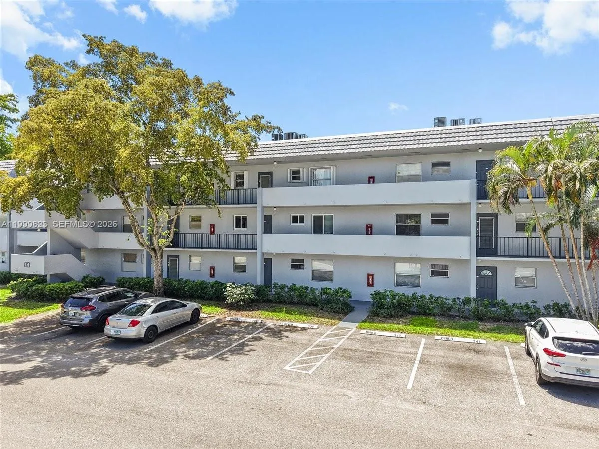 Vendido 8350 Sands Point Boulevard E303, Tamarac, FL 33321, Tamarac, FL 33321