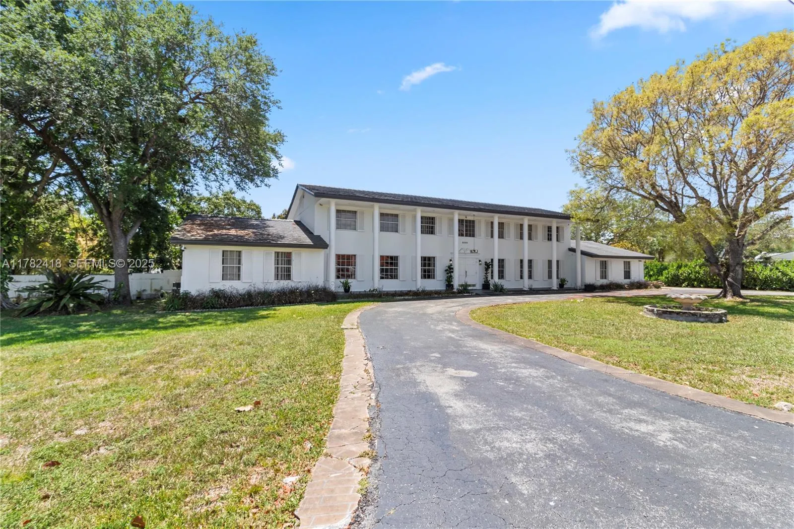 Foto de propiedad en 8350 SW 98 Th Street, Miami, FL 33156 Miami con MLS# 