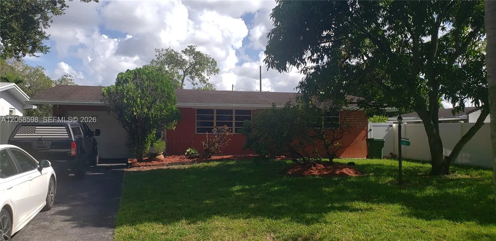 Foto de propiedad en 8351 Johnson Street, Pembroke Pines, FL 33024 Pembroke Pines con MLS# 