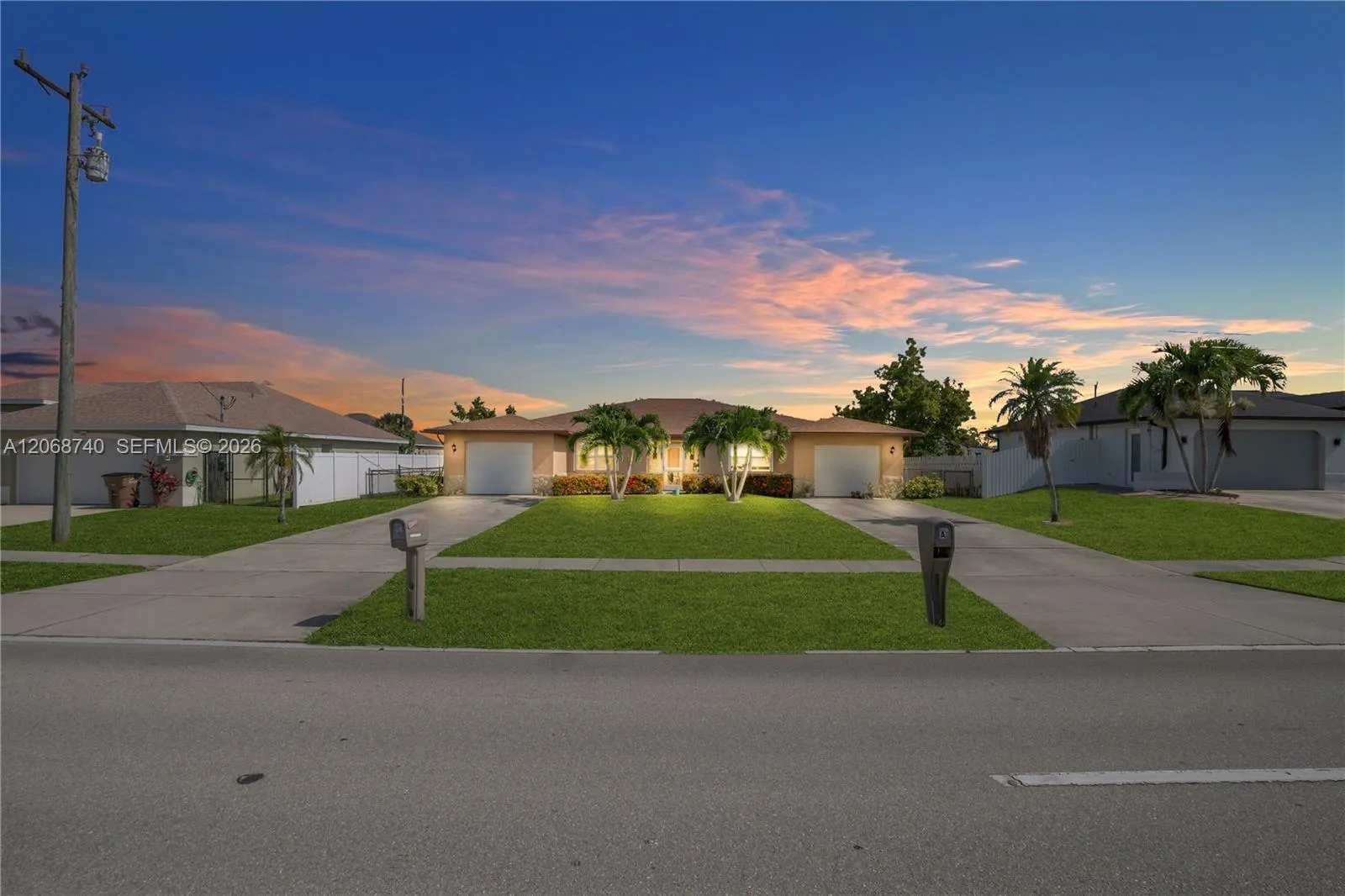 Foto de propiedad en 836 Trafalgar Parkway, Cape Coral, FL 33991 Cape Coral con MLS# 