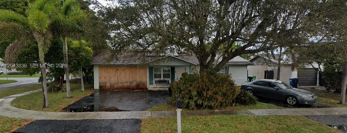 Vendido 8361 NW 47th Street, Lauderhill, FL 33351, Lauderhill, FL 33351