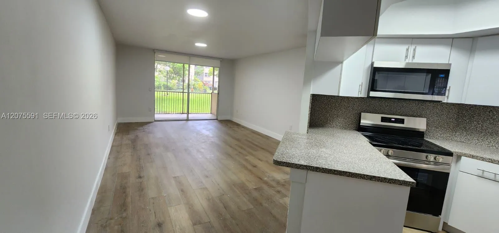 Foto de propiedad en 8363 Lake Drive 108, Doral, FL 33166 Doral con MLS# 