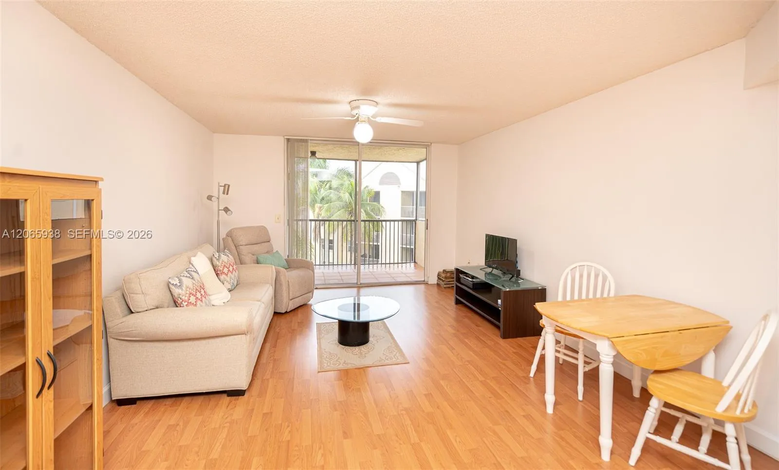 Foto de propiedad en 8363 Lake Drive 504, Doral, FL 33166 Doral con MLS# 