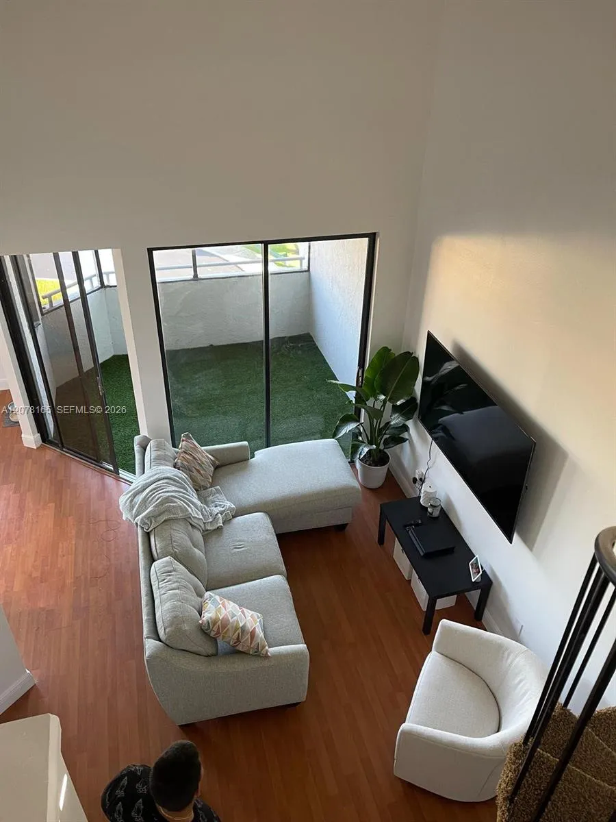 Foto de propiedad en 8365 SW 152nd Avenue C-411, Miami, FL 33193 Miami con MLS# 