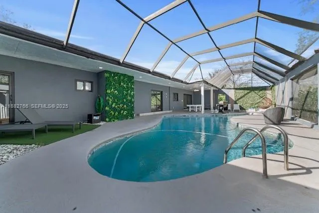 Foto de propiedad en 8365 SW 185th Terrace, Cutler Bay, FL 33157 Cutler Bay con MLS# 