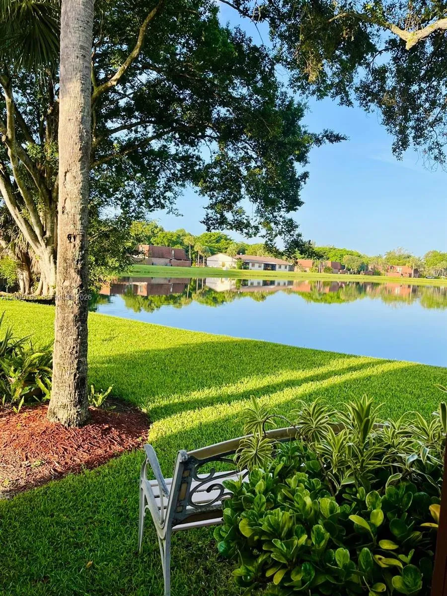 Foto de propiedad en 837 SW 118th Terrace, Davie, FL 33325 Davie con MLS# 