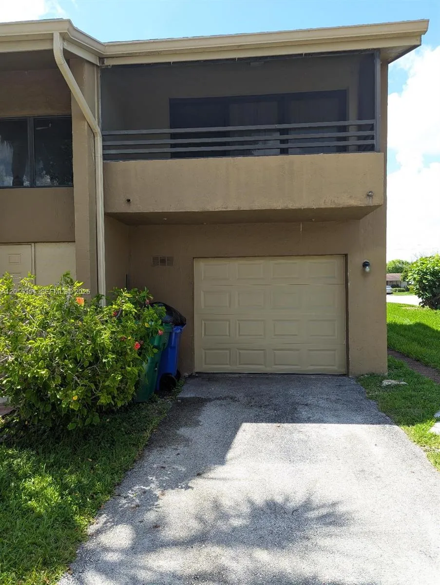 Foto de propiedad en 8380 S Missionwood Circle C-II, Miramar, FL 33025 Miramar con MLS# 