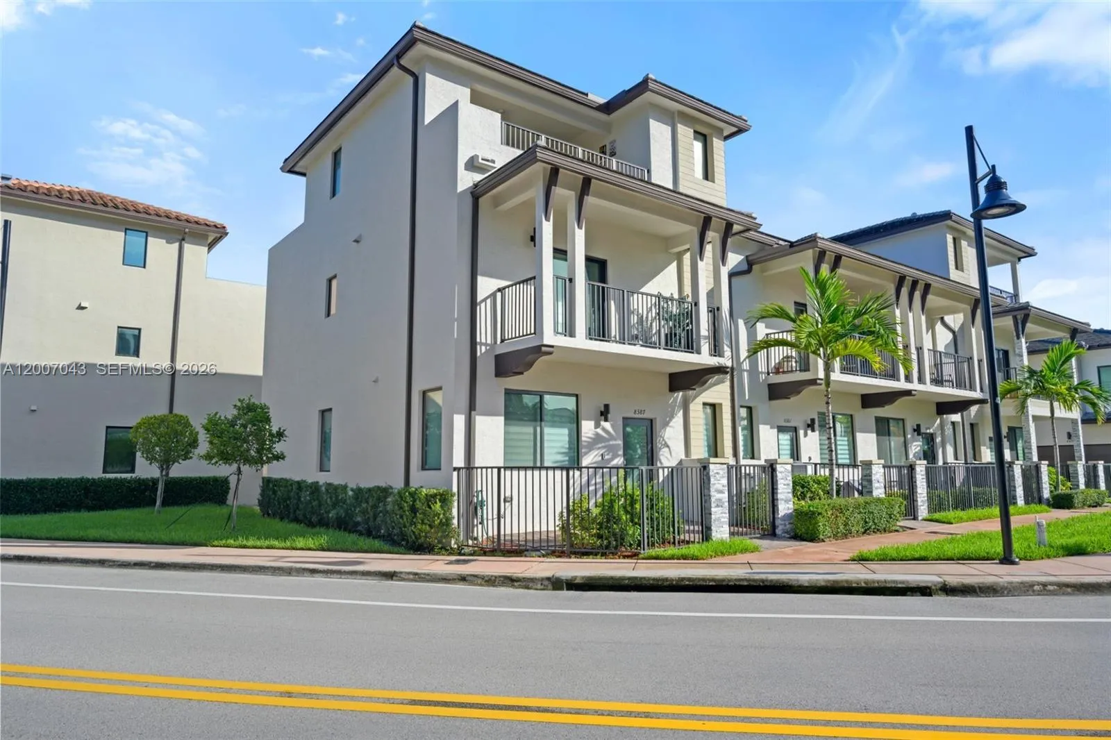 Foto de propiedad en 8387 NW 43rd Street, Doral, FL 33166 Doral con MLS# 