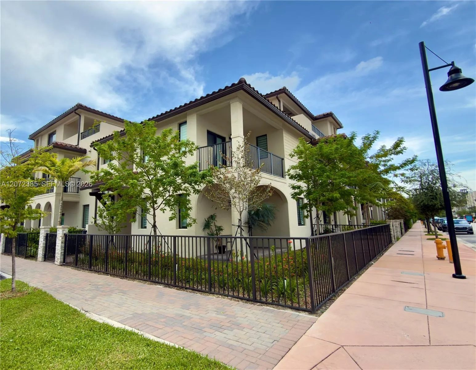 Foto de propiedad en 8388 NW 49th Street, Doral, FL 33166 Doral con MLS# 