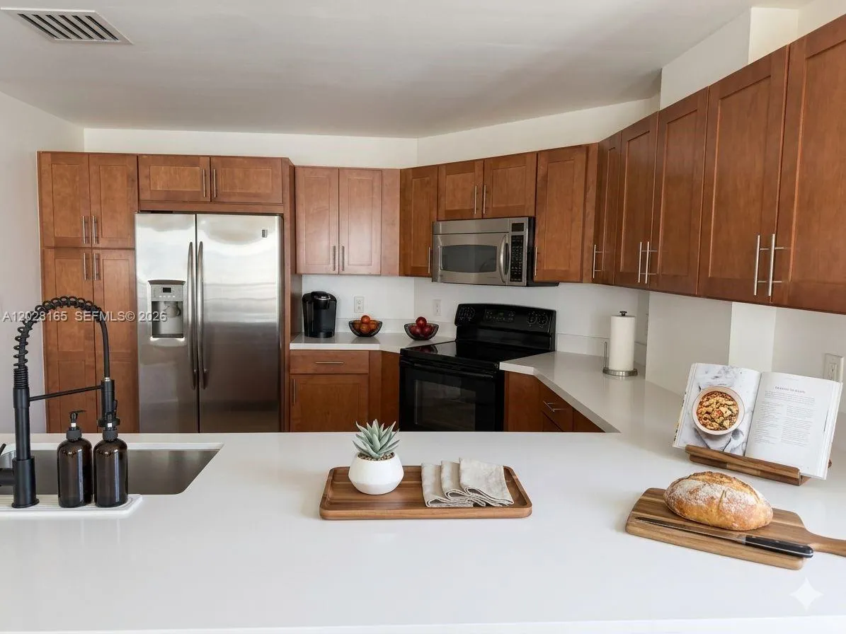 Foto de propiedad en 8390 SW 72nd Avenue 519, Miami, FL 33143 Miami con MLS# 
