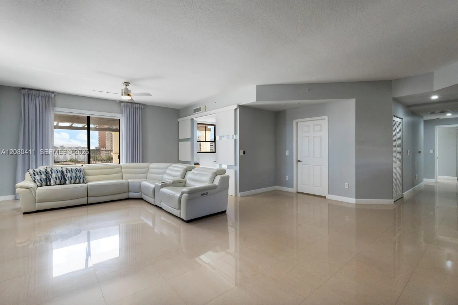 Foto de propiedad en 8390 SW 72nd Avenue 612, Miami, FL 33143 Miami con MLS# 