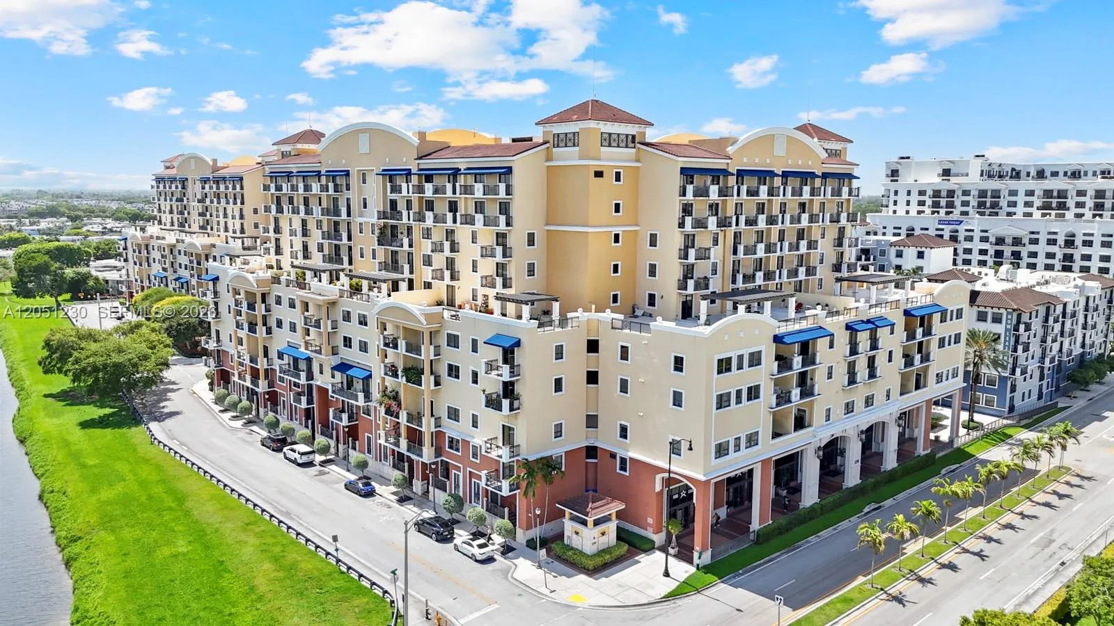 Foto de propiedad en 8390 SW 72nd Avenue 702, Miami, FL 33143 Miami con MLS# 