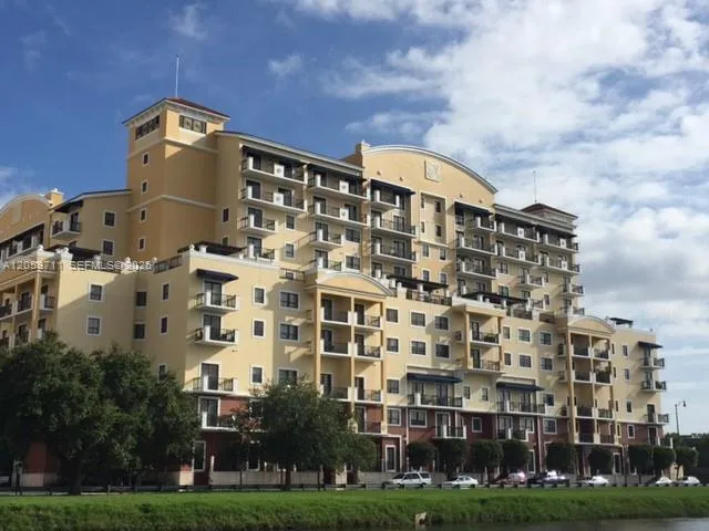 Foto de propiedad en 8390 SW 72nd Avenue 710, Miami, FL 33143 Miami con MLS# 