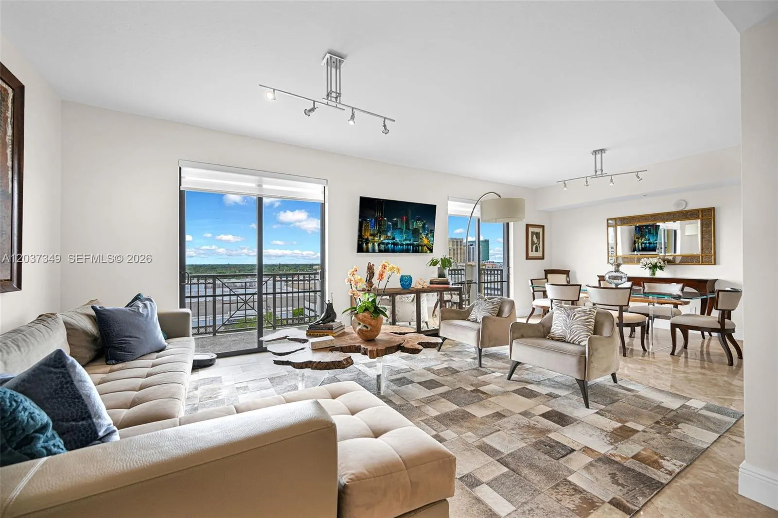 Foto de propiedad en 8390 SW 72nd Avenue 905, Miami, FL 33143 Miami con MLS# 