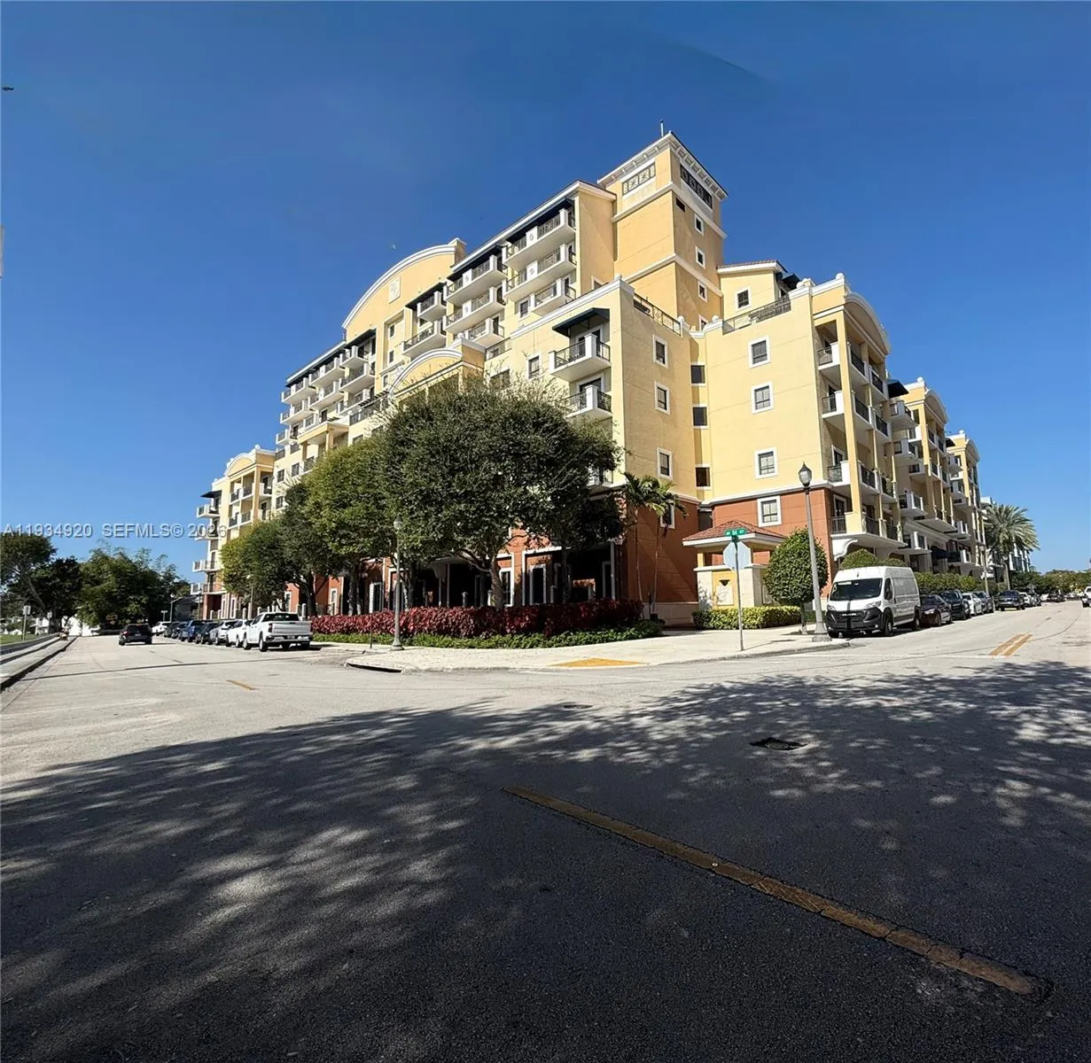 Foto de propiedad en 8395 SW 73rd Avenue 417, Miami, FL 33143 Miami con MLS# 