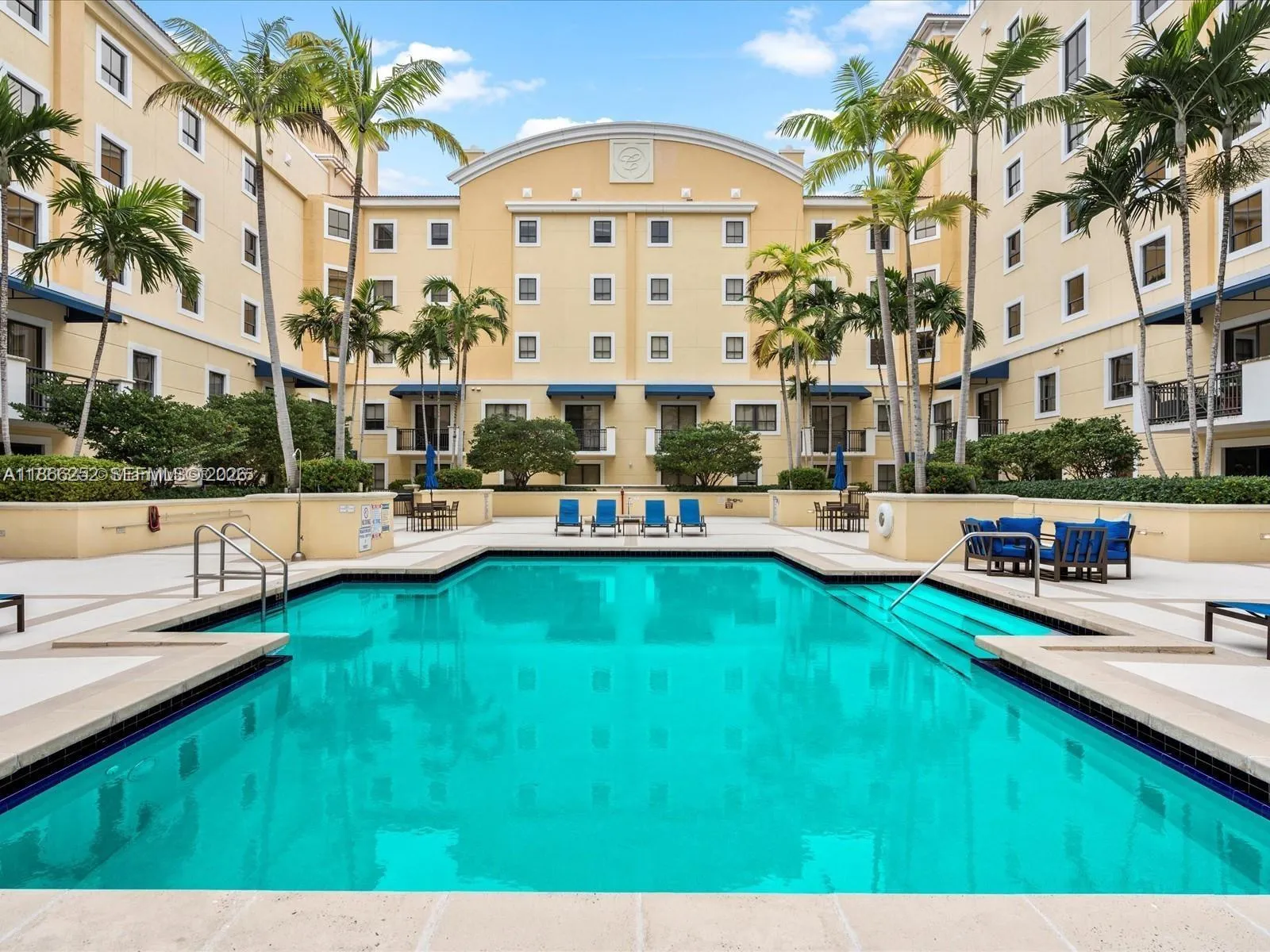 Foto de propiedad en 8395 SW 73rd Avenue 509, Miami, FL 33143 Miami con MLS# 