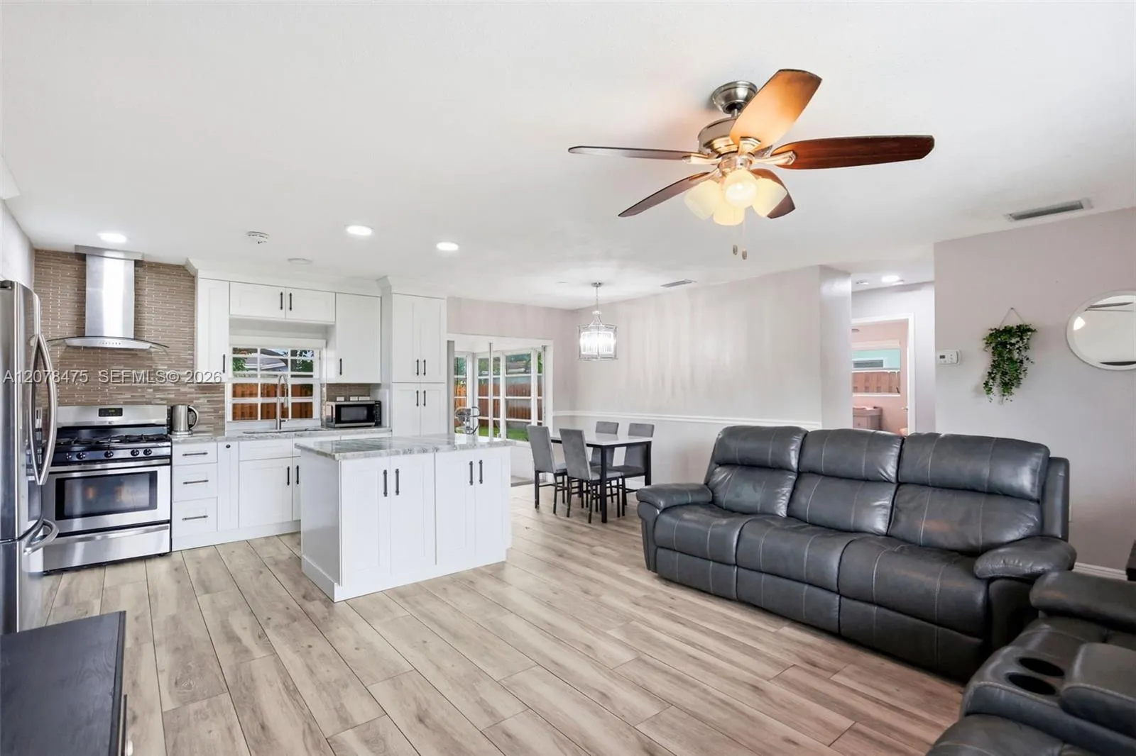 Foto de propiedad en 8397 NW 25th Court, Sunrise, FL 33322 Sunrise con MLS# 