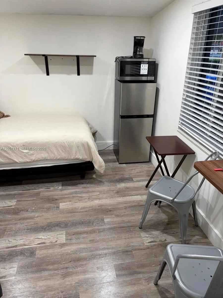 Foto de propiedad en 840 NE 159th Street 1, North Miami Beach, FL 33162 North Miami Beach con MLS# 