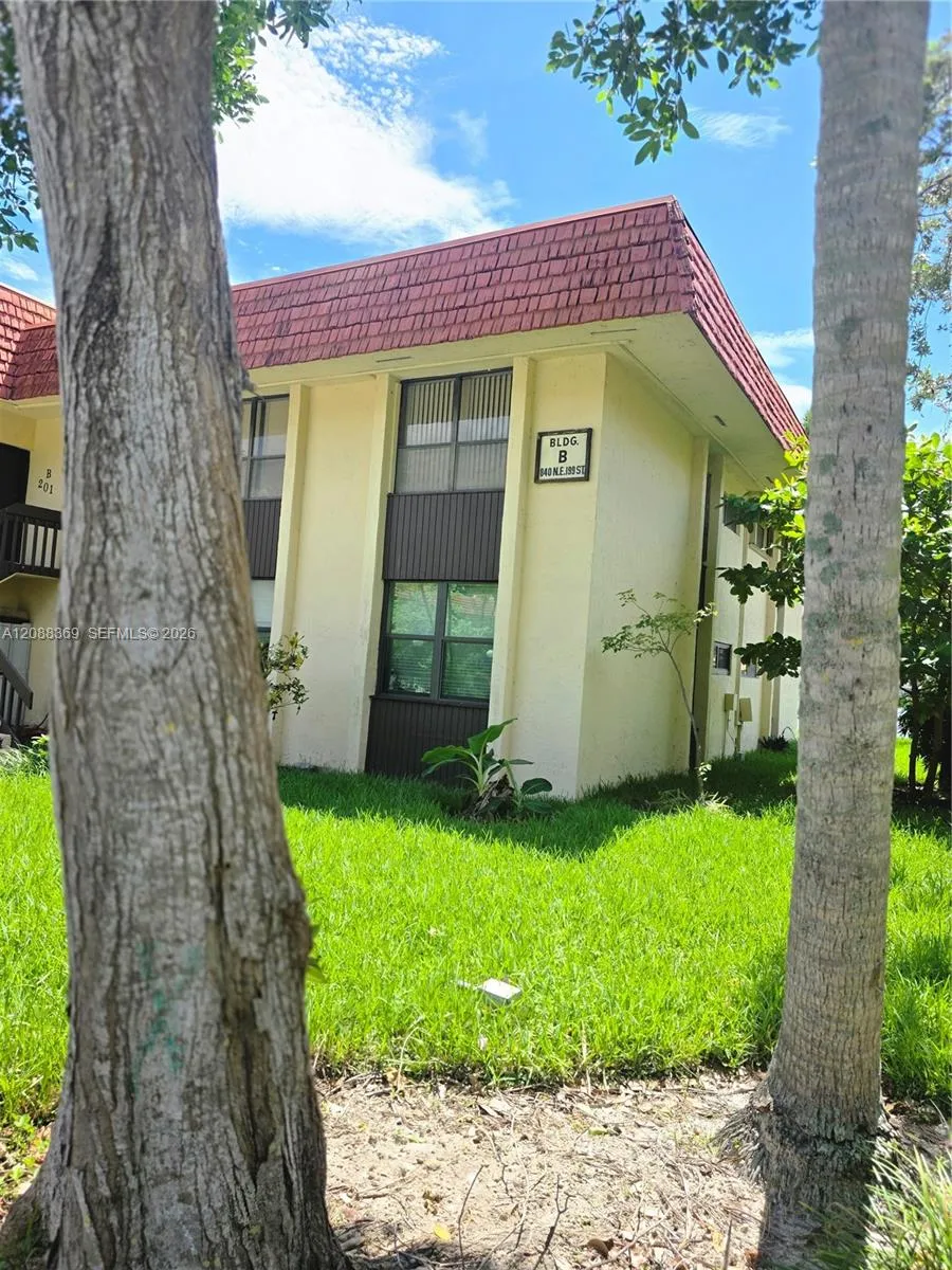 En Venta 840 NE 199th Street 208B, Miami, FL 33179, Miami, FL 33179