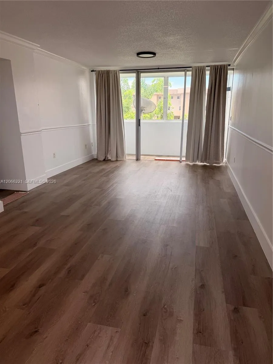 Foto de propiedad en 840 NW 87th Avenue 406, Miami, FL 33172 Miami con MLS# 