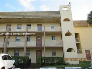 Foto de propiedad en 8400 Sunrise Lakes Boulevard 106, Sunrise, FL 33322 Sunrise con MLS# 