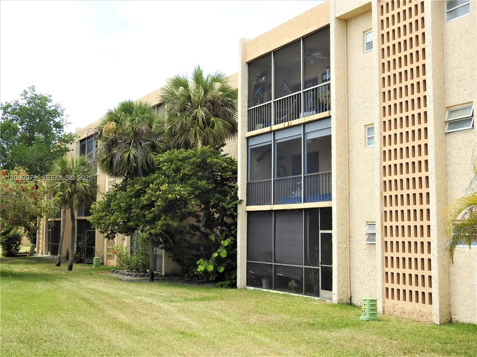 Foto de propiedad en 8401 SW 107th Avenue 211E, Miami, FL 33173 Miami con MLS# 