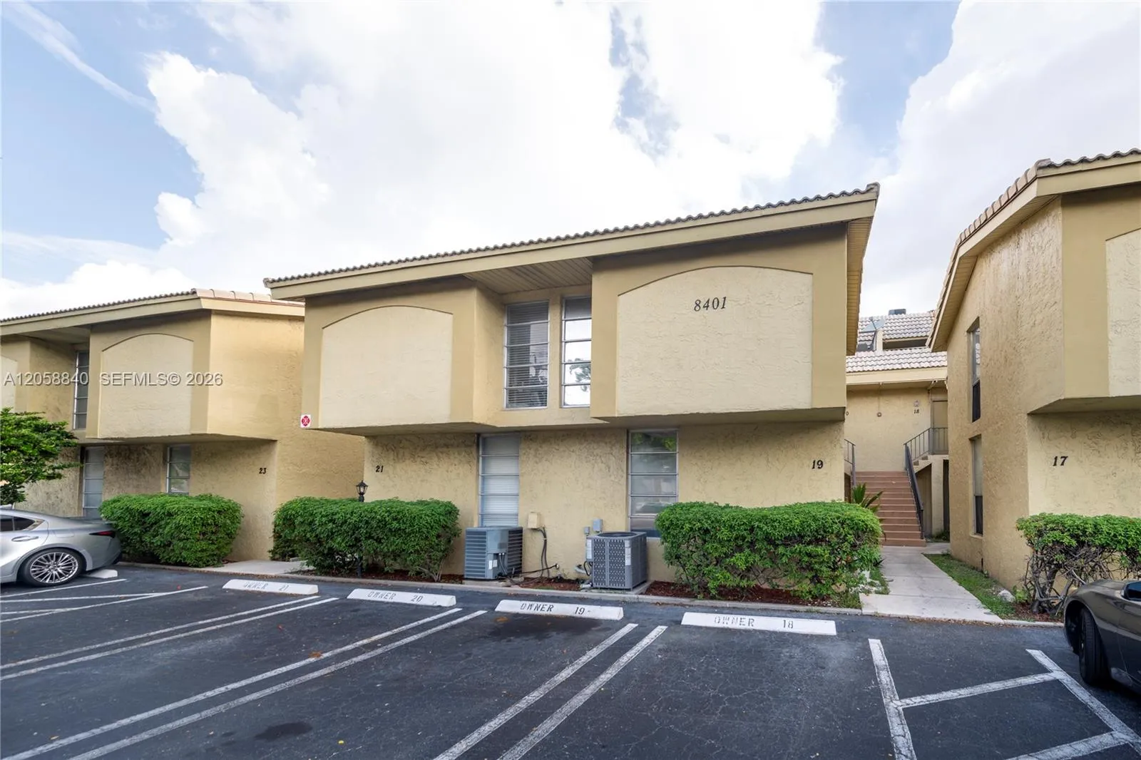 Foto de propiedad en 8401 W Sample Road 19, Coral Springs, FL 33065 Coral Springs con MLS# 