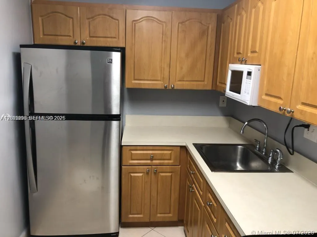 Foto de propiedad en 8405 NW 8th Street 206, Miami, FL 33126 Miami con MLS# 
