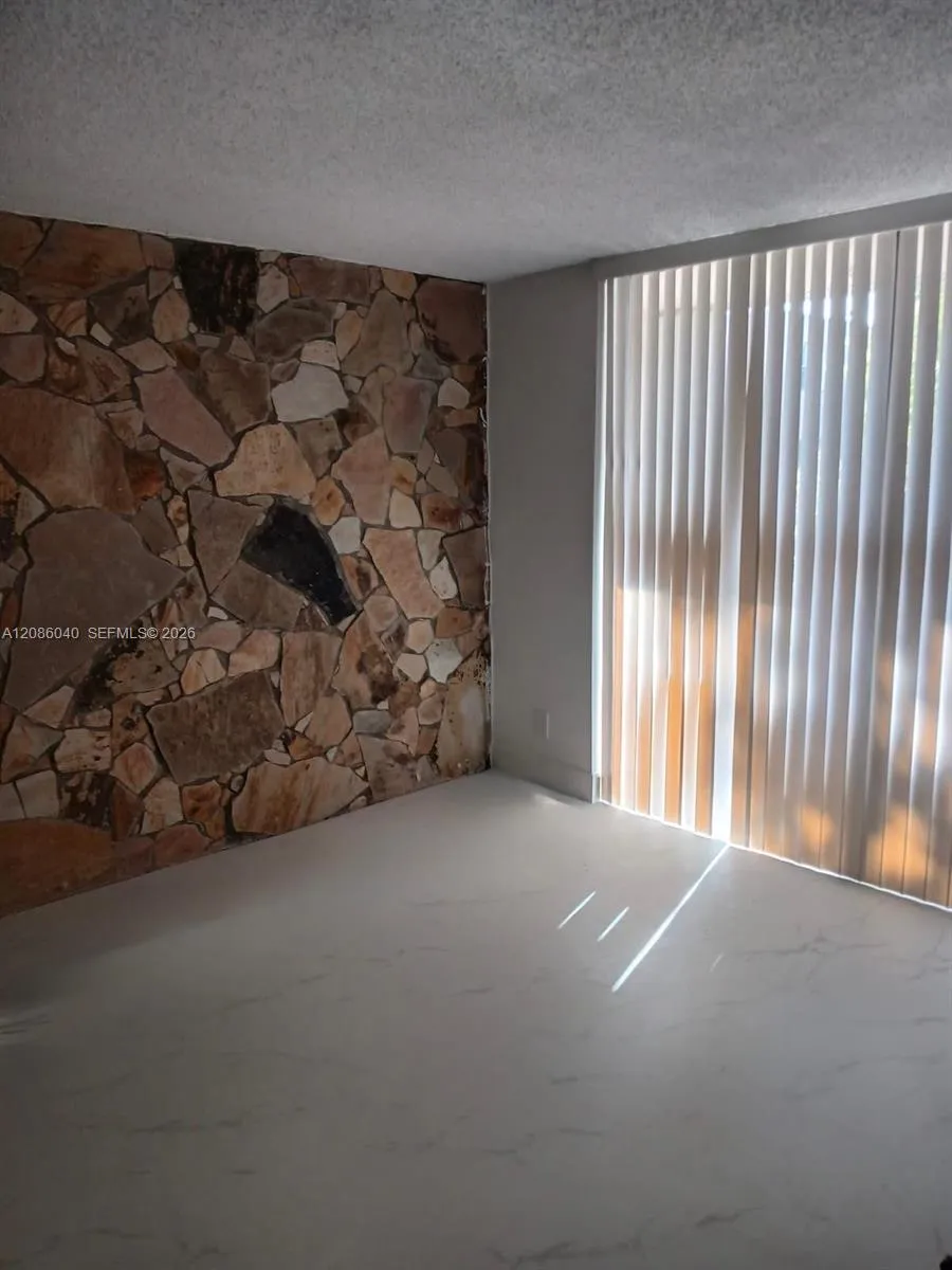 Foto de propiedad en 8405 NW 8th Street 311, Miami, FL 33126 Miami con MLS#
