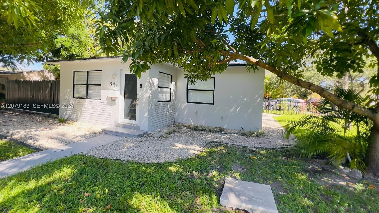 Foto de propiedad en 841 S 24th Avenue, Hollywood, FL 33020 Hollywood con MLS# 