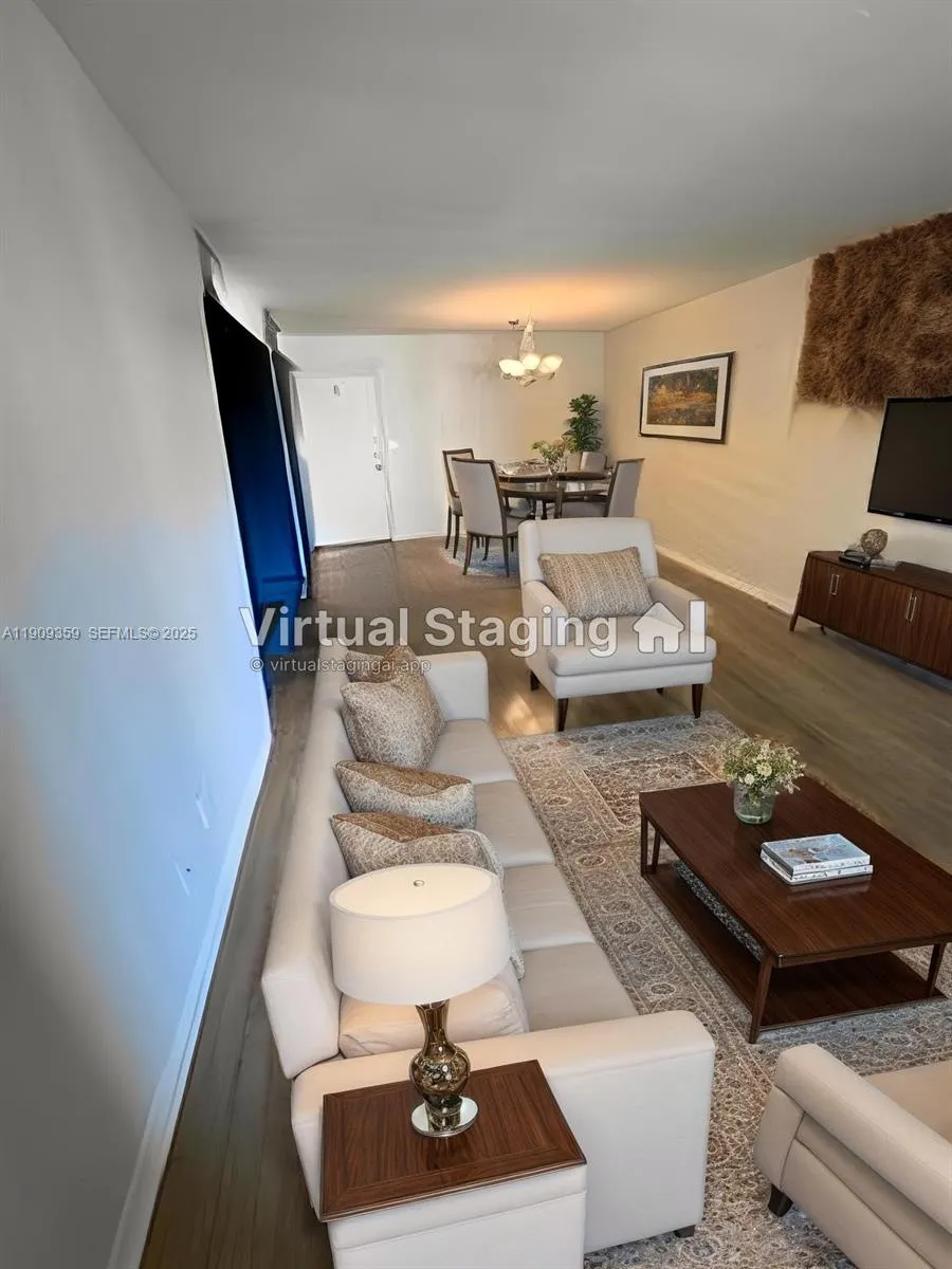 Foto de propiedad en 8411 NW 8th Street 203, Miami, FL 33126 Miami con MLS# 