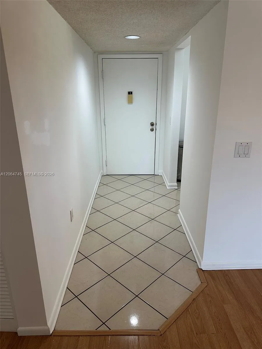 Foto de propiedad en 8415 SW 107th Avenue 303W, Miami, FL 33173 Miami con MLS# 